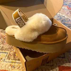 Ugg Funkette chestnut suede platform slipper, 2” heel,  nwot never worn
